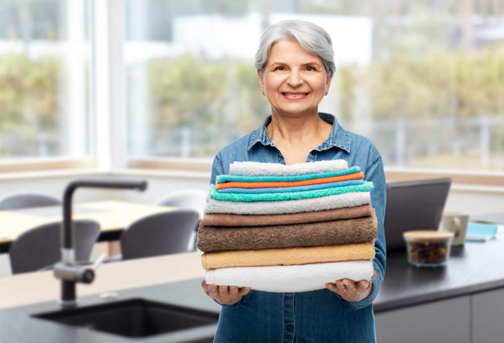 Decluttering Tips For Seniors: How To Make Downsizing Easier - It's My ...